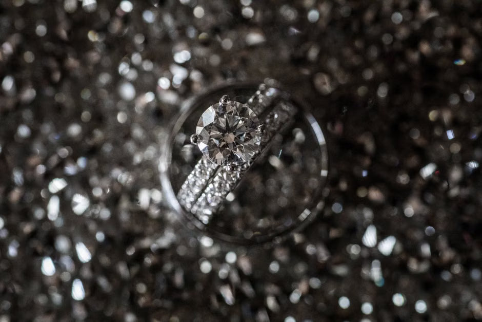 The Complete Guide to Lab Grown vs Mined Diamonds