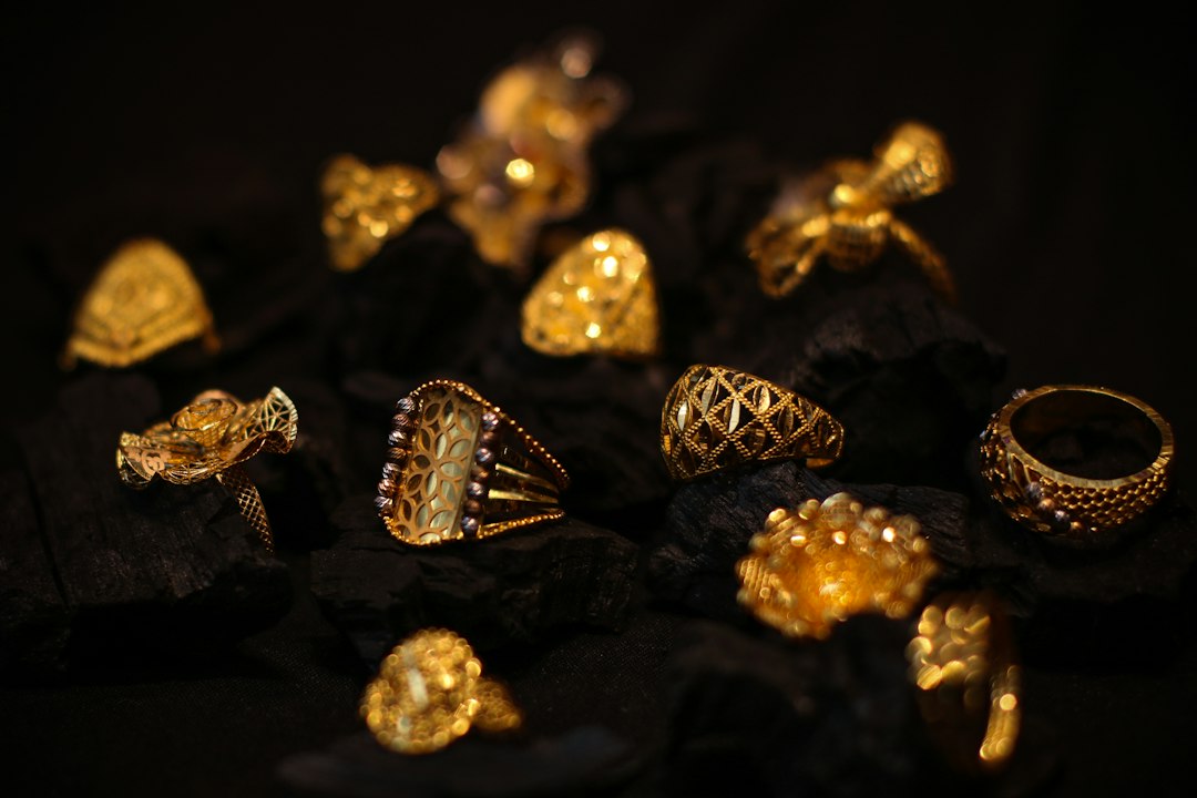 Smart Shopping Tips to Find a 22K Gold Ring Under 5000